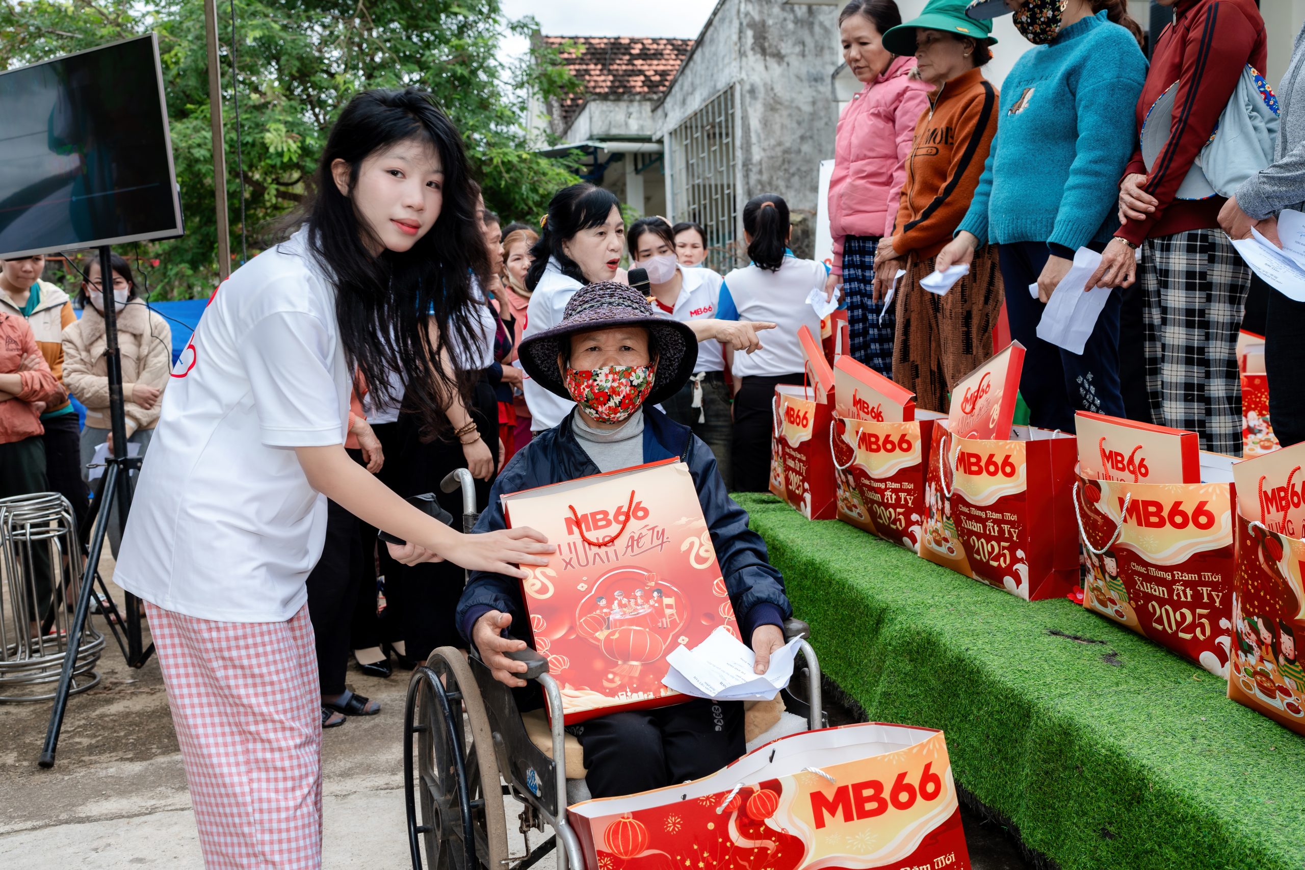 MB66 trao tặng món quà ý nghĩa cho hộ gia đình và các em nhỏ 