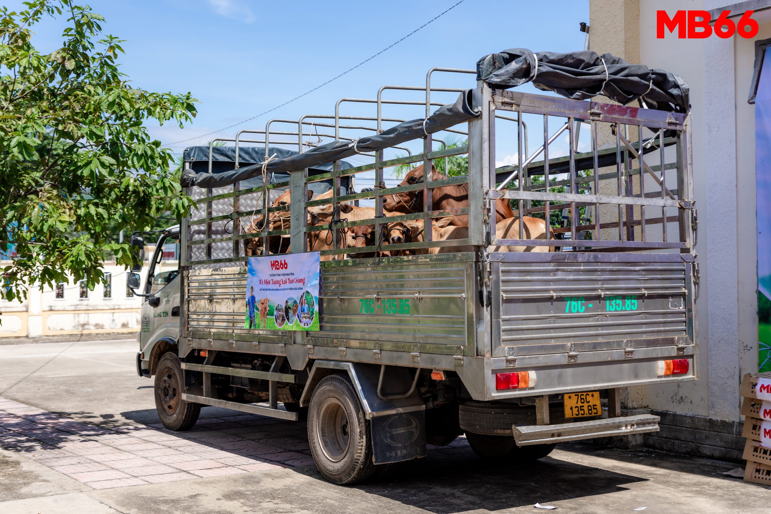 Cuộc sống của người dân còn nhiều khó khăn nên mong có sự chung tay góp sức của cộng đồng để thoát khỏi cảnh nghèo.