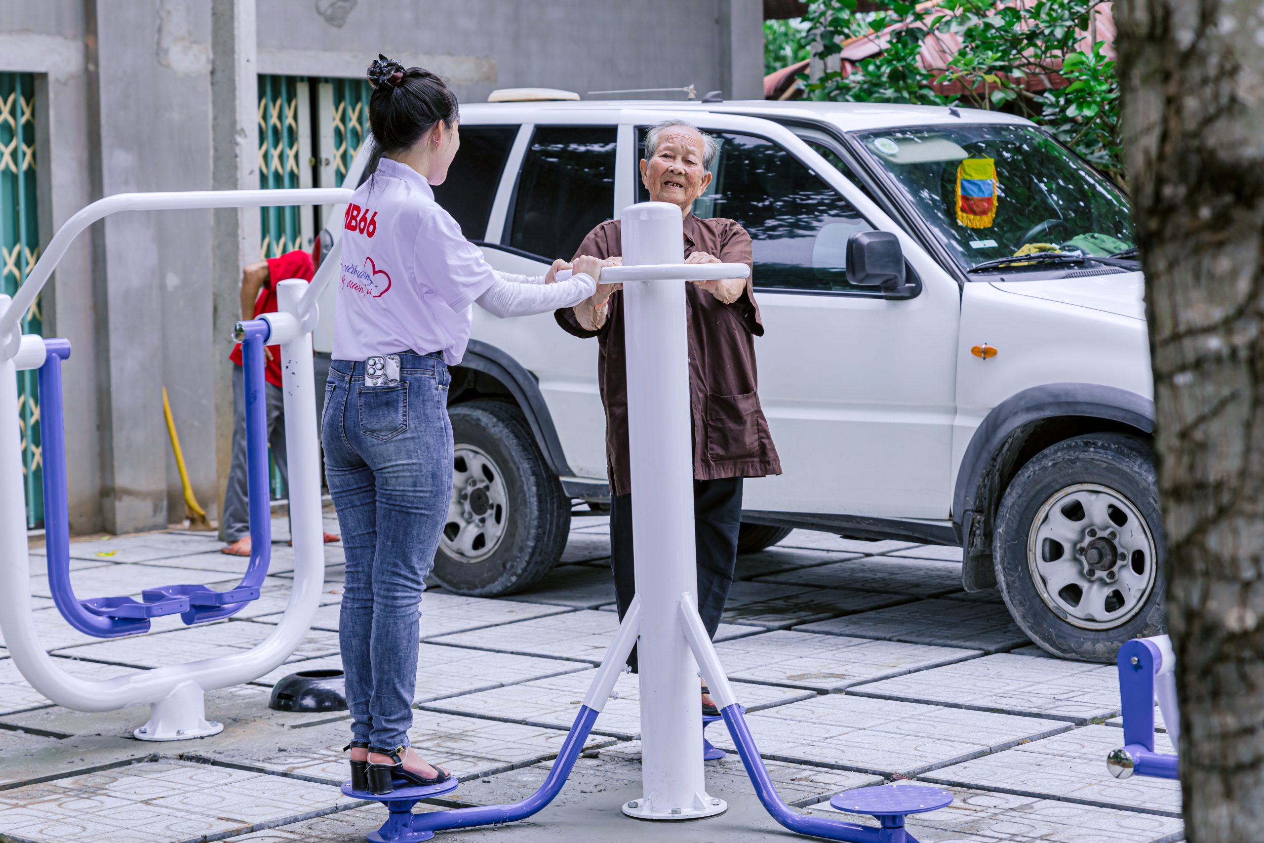 Người cao tuổi tại mái ấm có thêm không gian để vận động